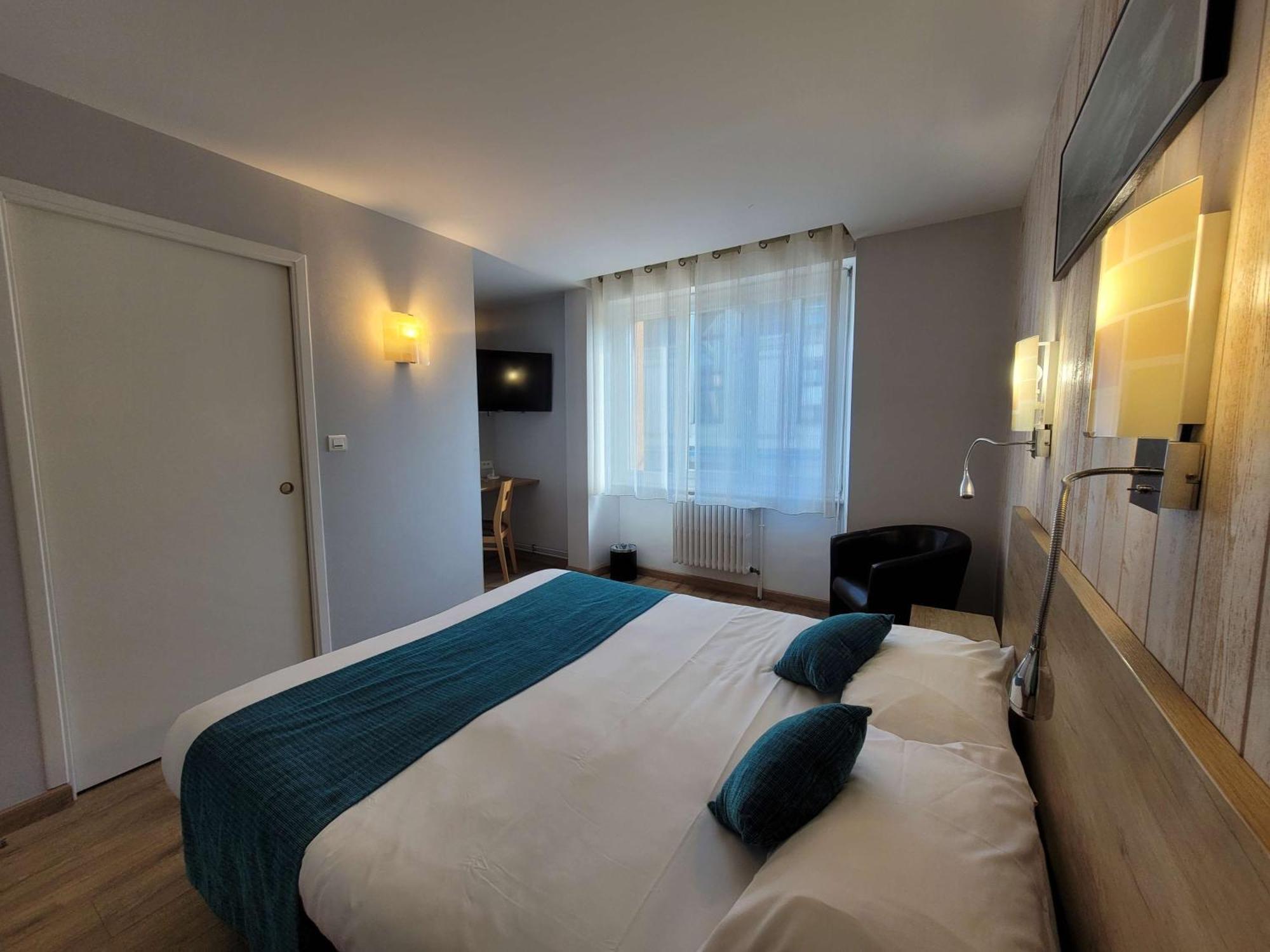 Brit Hotel des Halles Concarneau Buitenkant foto