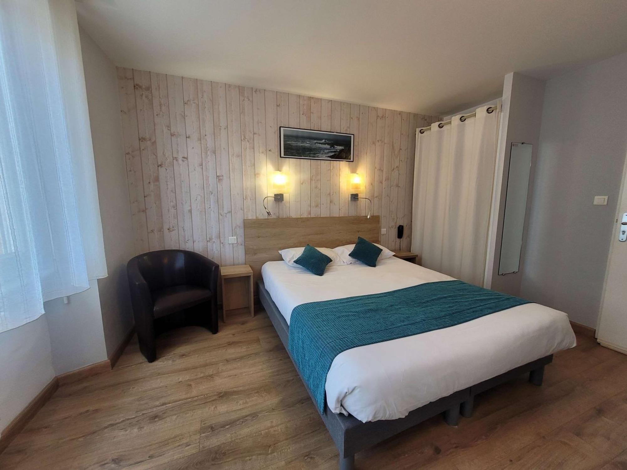Brit Hotel des Halles Concarneau Buitenkant foto