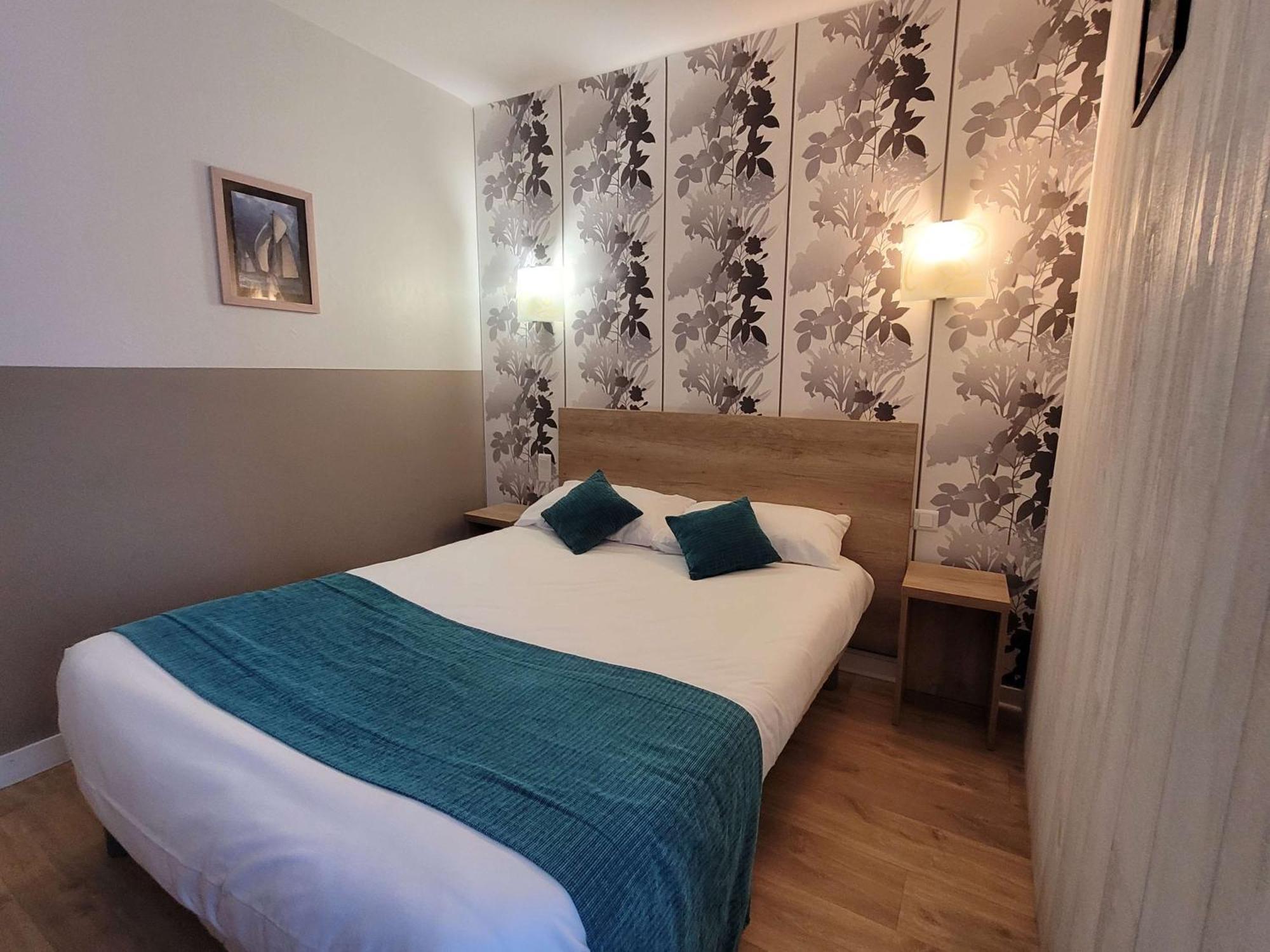 Brit Hotel des Halles Concarneau Buitenkant foto