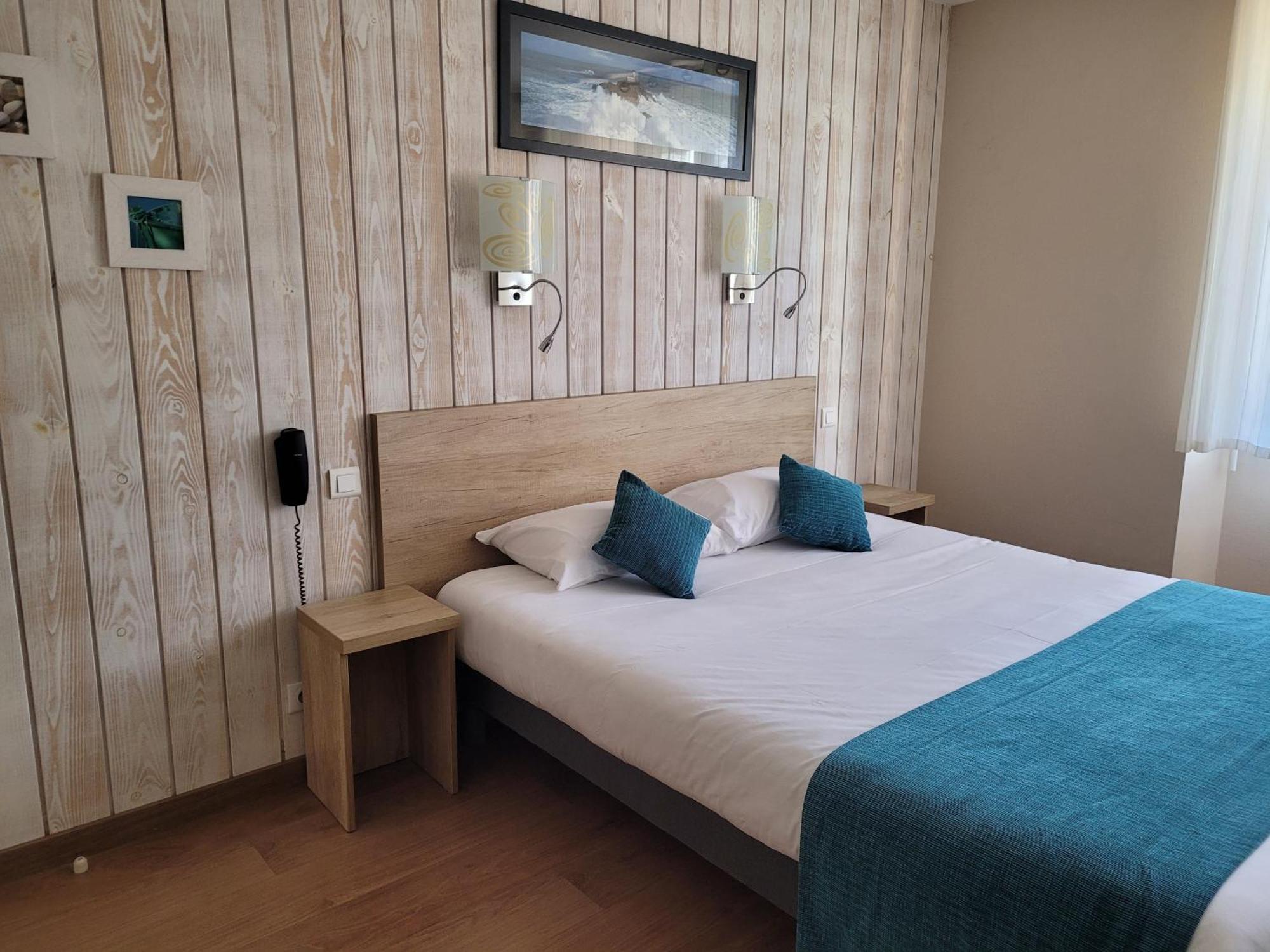 Brit Hotel des Halles Concarneau Buitenkant foto