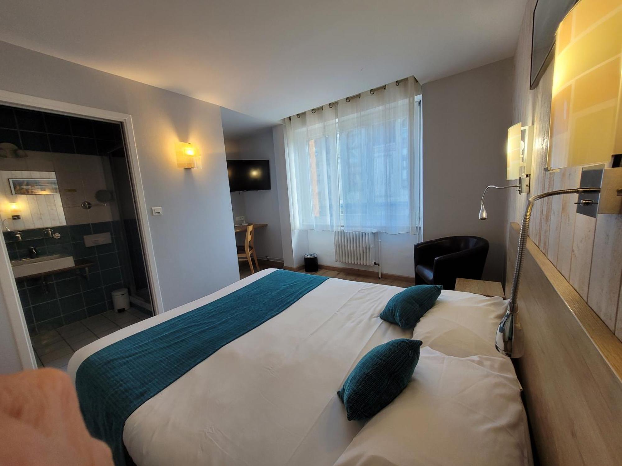 Brit Hotel des Halles Concarneau Buitenkant foto