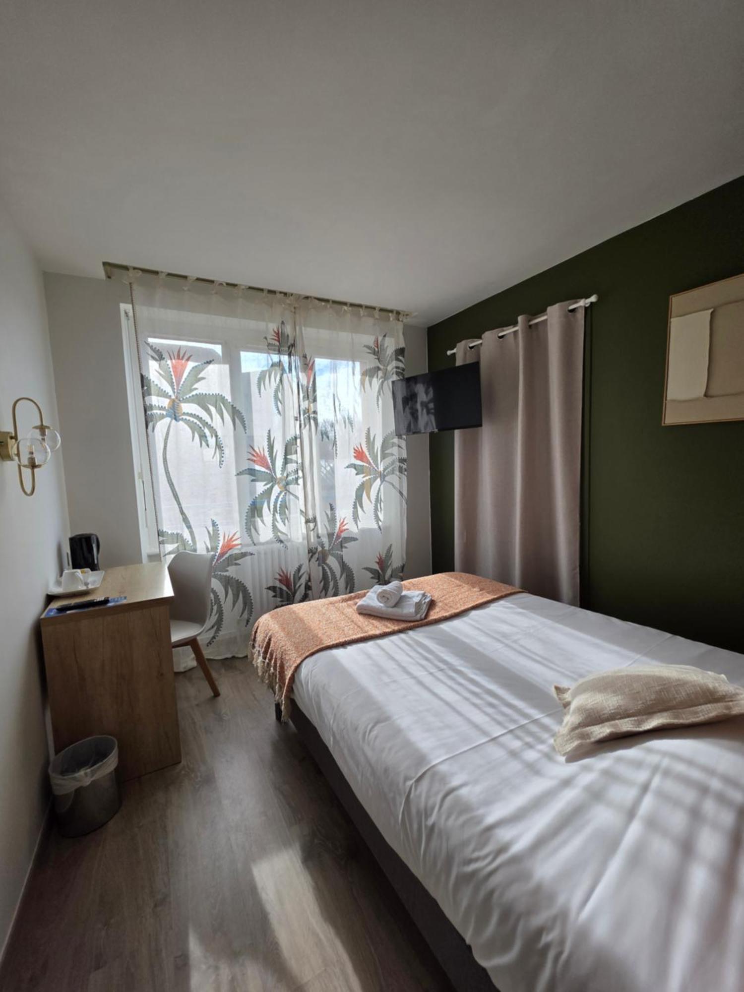 Brit Hotel des Halles Concarneau Buitenkant foto