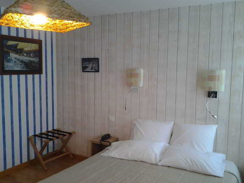 Brit Hotel des Halles Concarneau Buitenkant foto