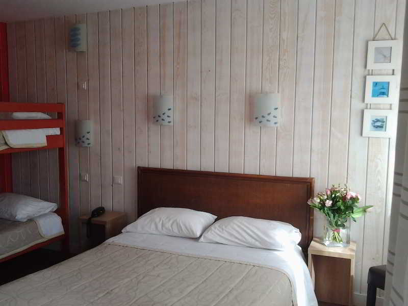 Brit Hotel des Halles Concarneau Buitenkant foto